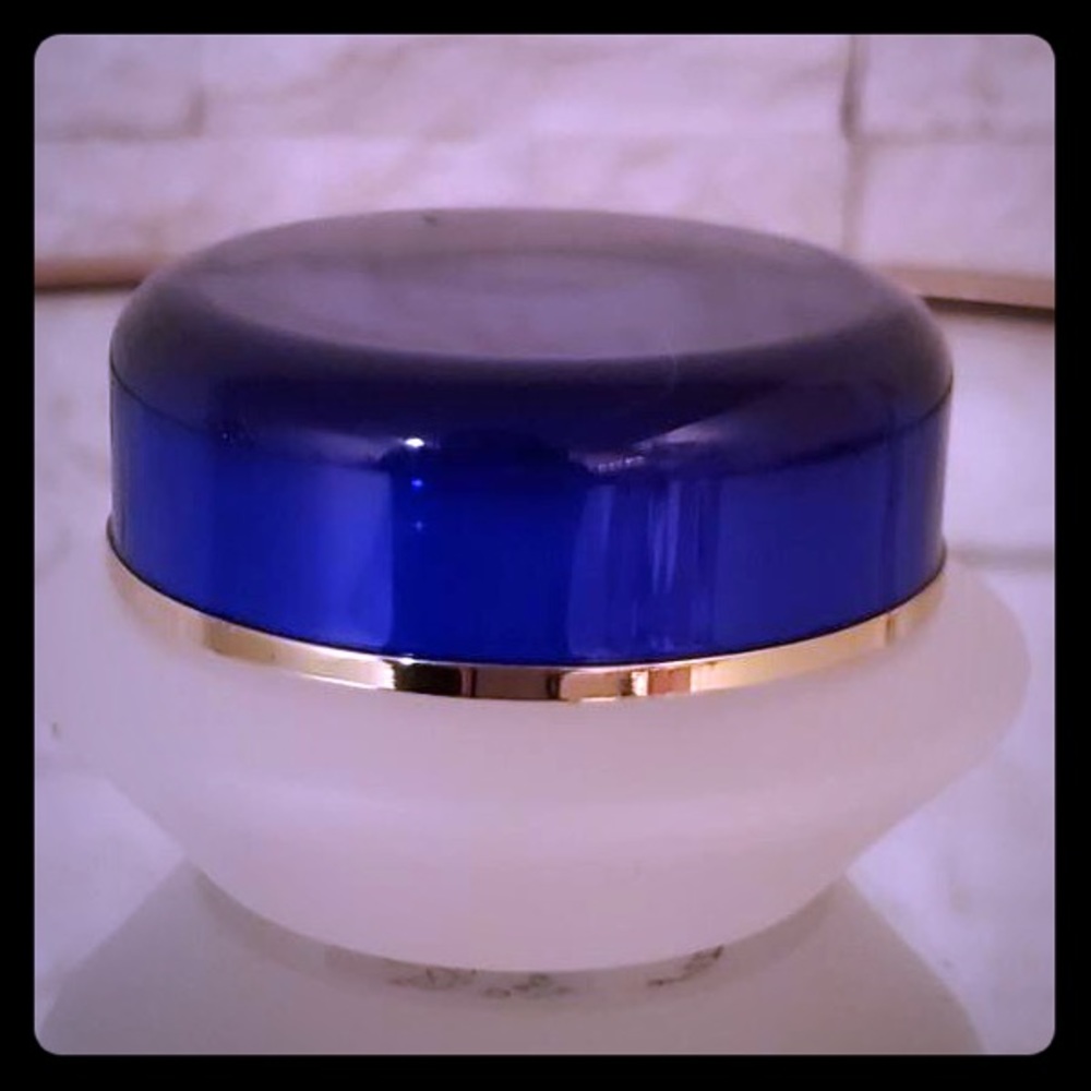 Senegence SeneDerm Eyeluminator